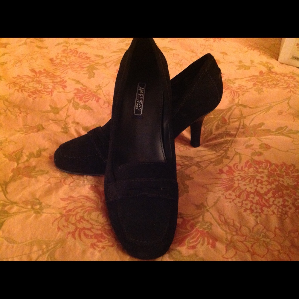 Shoes - Picture 2 of 2